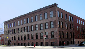Photo (RC)�: Ancienne manufacture Poliquin Gagnon. 2194, avenue de La-Salle. Architecte�: Howard C. Stone.